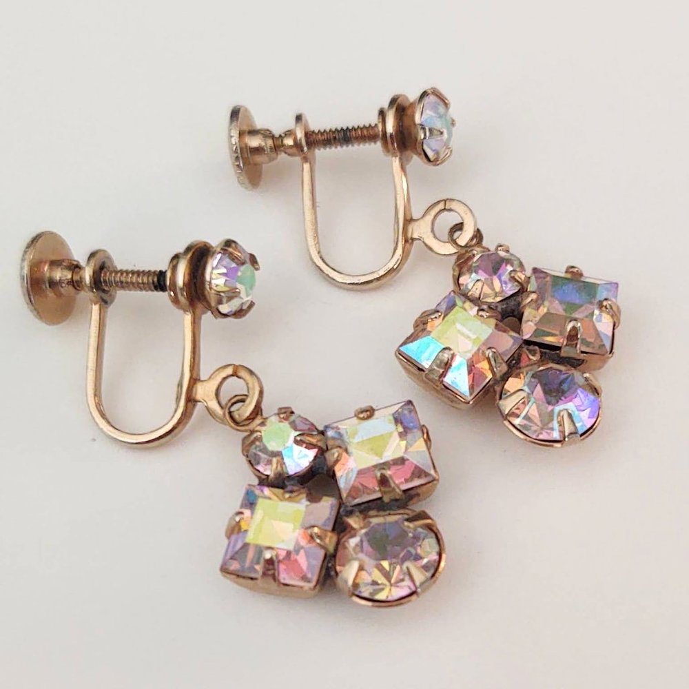 Vintage screw back iridescent rhinestone earrings - Picture 11 of 13